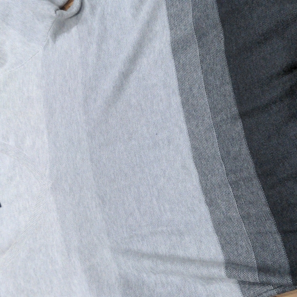 New Tommy Hilfiger v neck gradiant sweater XL - Picture 5 of 7